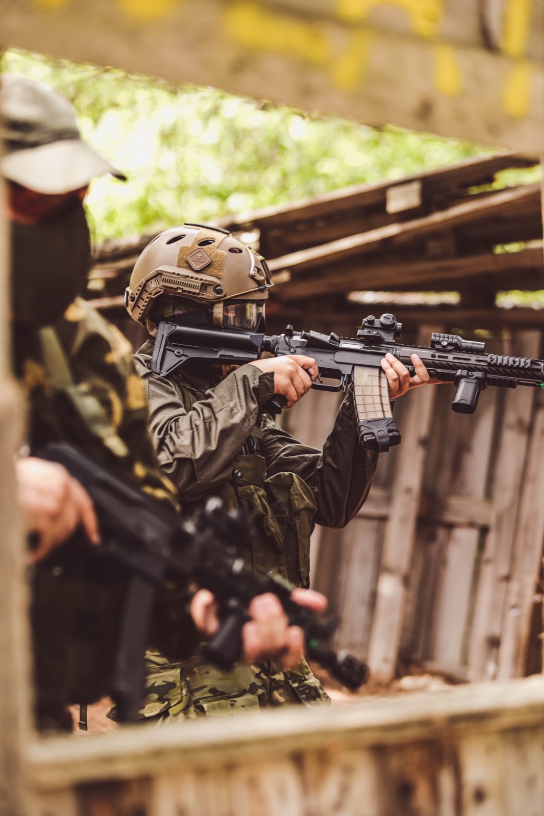 Kültéri airsoft játék a West Gate terepén