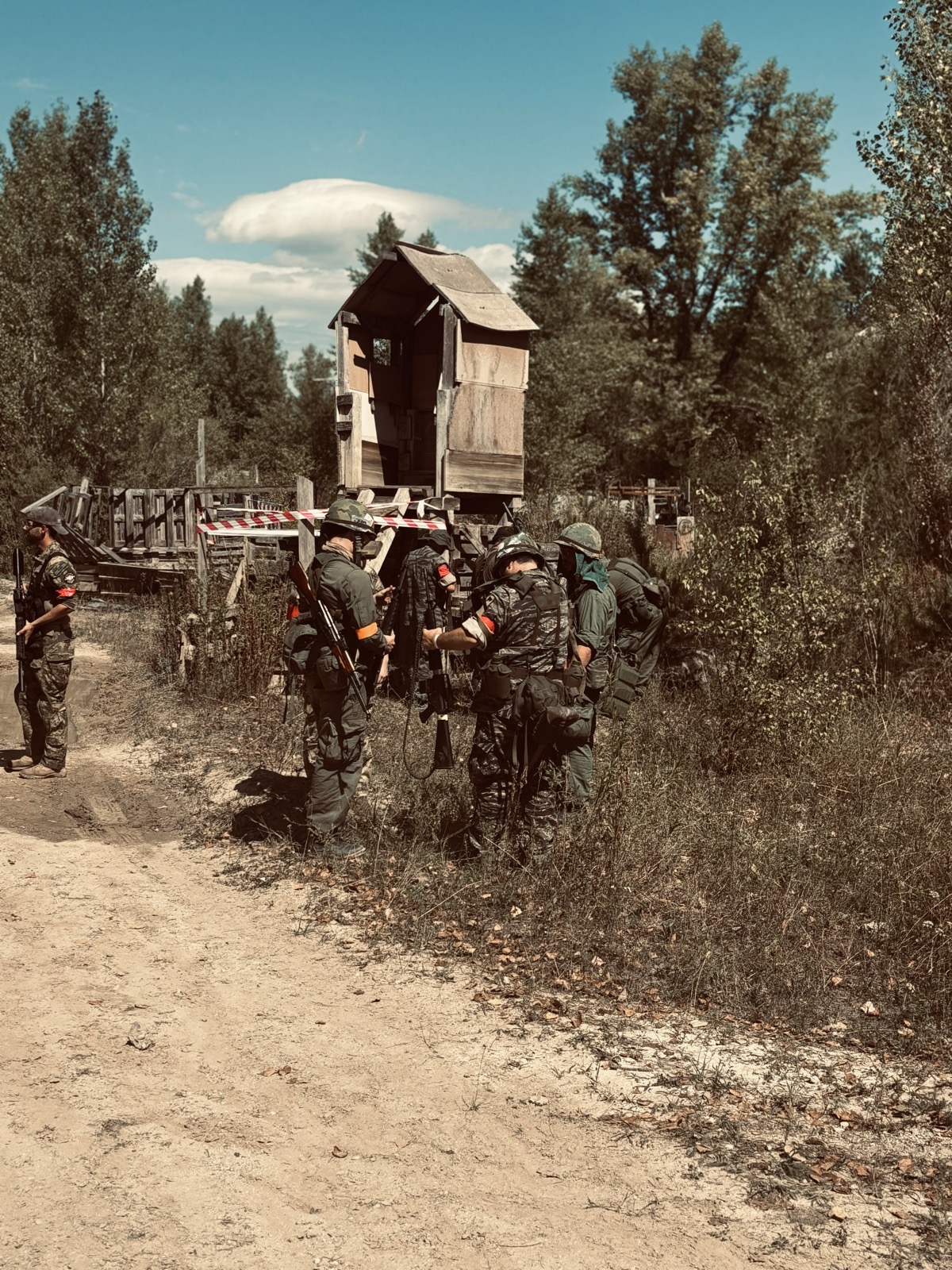 Kültéri airsoft játék a West Gate terepén